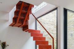 室内楼梯风水布局禁忌有哪些 楼梯方位对家居运势的影响