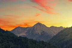 海中金和天上火婚配相克吗 五行命理中的夫妻缘分解析