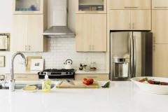 厨房门正对厕所门怎么化解 厨房厕所门相对的风水禁忌与破解方法