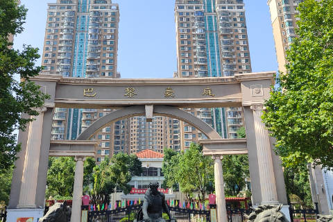 小区大门正对着住宅楼好吗 如何改善风水