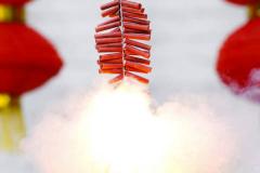 梦见别人结婚我买了多爆竹 梦见买爆竹是好事吗