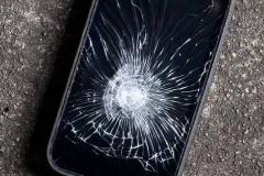 梦见把手机屏摔碎了预示着什么 女人梦到手机摔碎预兆财运